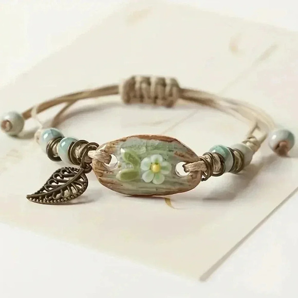 Pretty Nature Leaf Flower Beaded Slider Bracelet NEW - Picture 1 of 3